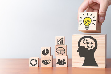 知识产权保护要综合运用什么等多种手段从审查授权行政执法司法保护仲裁调解行